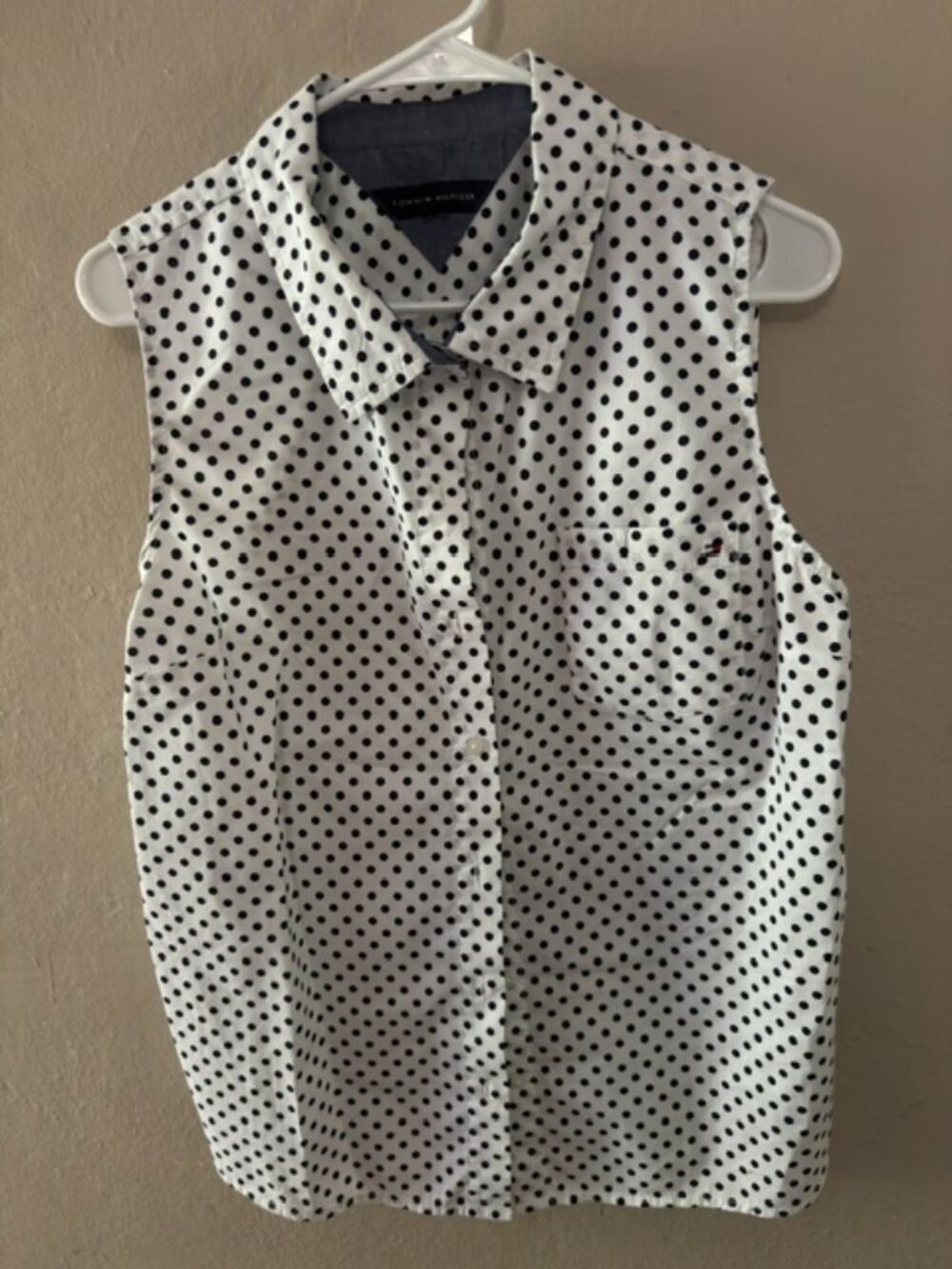 Women's sleeveless blouse